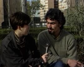 Entrevista al insumiso Eugenio Gallardo "Popi" por Ángela Collado en la barriada de San Diego. 1993. Sevilla (España).