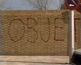 Pintadas en apoyo al insumiso Eugenio Gallardo "Popi" en el barrio de Pino Montano. 1993. Sevilla (España).