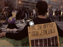 Concentración en Capitanía General para conmemorar el día Internacional de los Presos de Conciencia y posterior marcha a los juzgados para la entrega voluntaria del insumiso Antonio Moreno. 1 de diciembre de 1997. Sevilla (España)