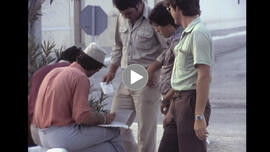 Jornaleros en una calle de Marinaleda. Hacia 1980. Sevilla, España.