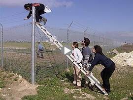Salto a la valla en base militar de la OTAN. 19 de febrero de 1996. Morón de la Frontera (Sevilla, España).