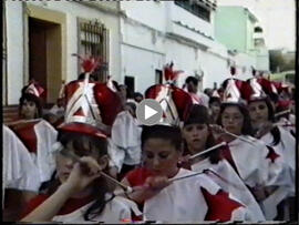 Desfile del grupo de Majorettes de la Bachillera. 1991. La Bachillera (barrio, Sevilla, España, ca.1948-)
